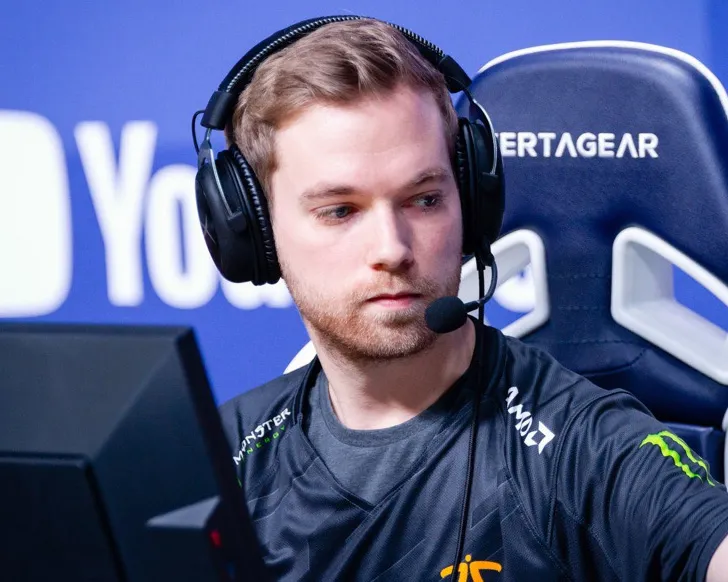 Скачать Конфиг «Xizt.cfg» для CS 1.6 - Профессиональный Геймер - Скриншот