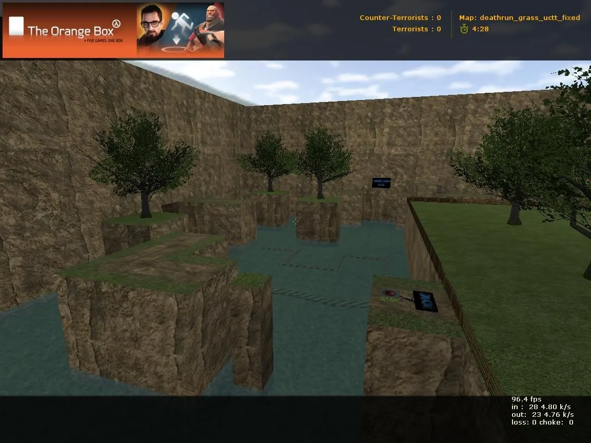 Скачать deathrun_grass_uctt_fixed для CS 1.6: точки, маршруты за CT/T и боты, оптимизация карты - Скриншот